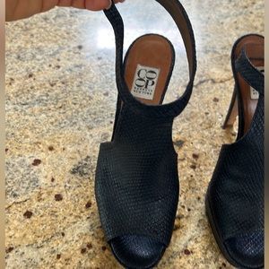 Barneys new york blue heels